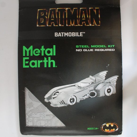 Fascinations Metal Earth Batman Batmobile 3D Steel Model Kit No Glue Required - Picture 1 of 6